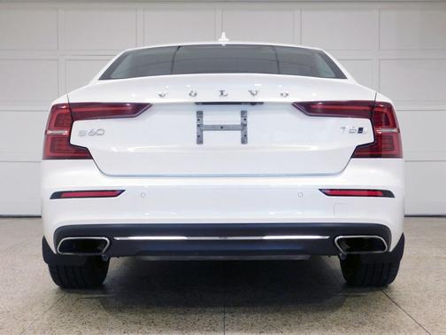 Crystal White Metallic 2021 Volvo S60 T6 Inscription