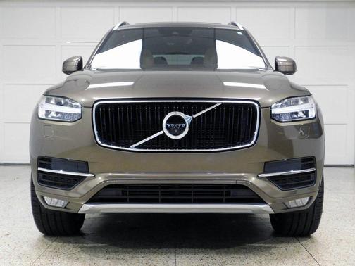 2017 Volvo XC90 T6 Momentum