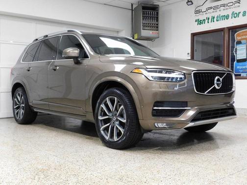 2017 Volvo XC90 T6 Momentum
