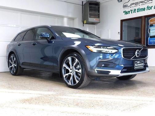 2026 Volvo V90 Cross Country Ultra, B6 AWD Gas (mild hybrid)