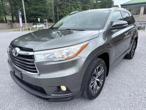 Gray 2016 Toyota Highlander XLE