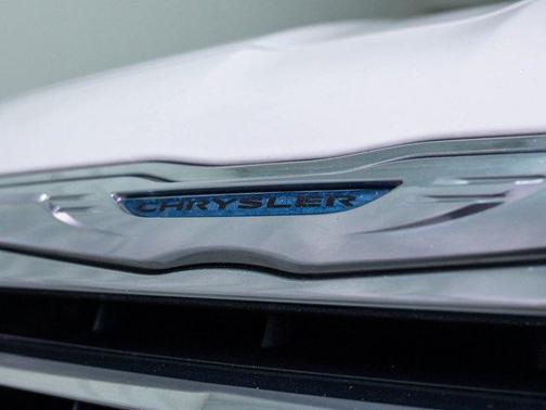 Bright White 2012 Chrysler 300 Limited
