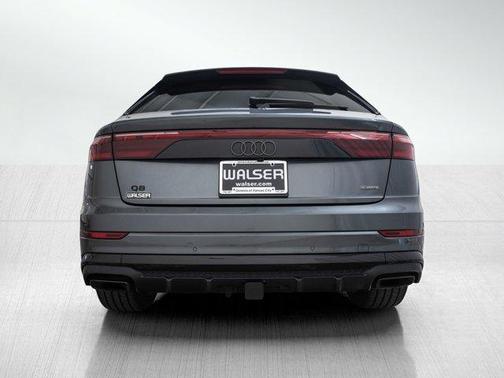 Daytona Gray Pearl Effect 2025 Audi Q8 Premium Plus