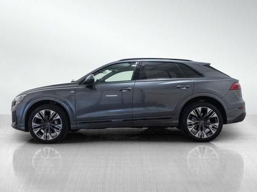 Daytona Gray Pearl Effect 2025 Audi Q8 Premium Plus