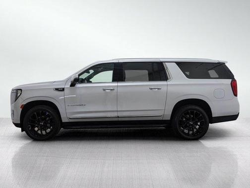 White Frost Tri-Coat 2022 GMC Yukon XL SLT