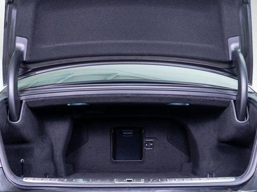 Vik Black 2023 Genesis G90 3.5T e-SC