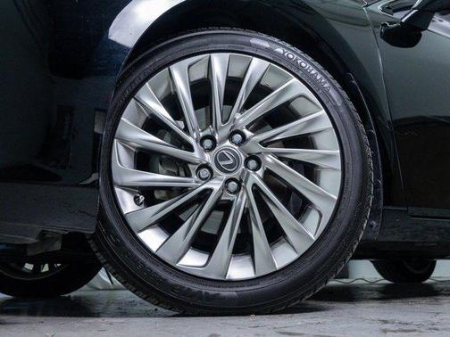 2019 Lexus ES 300h Luxury
