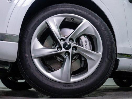 Uyuni White 2026 Genesis GV70 2.5T Advanced