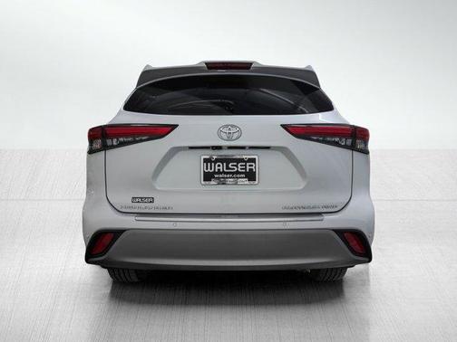 Pearl 2023 Toyota Highlander Platinum