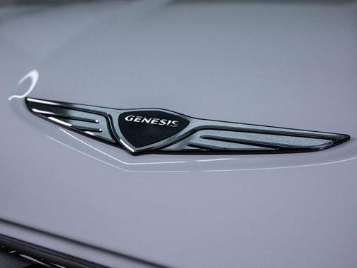 Uyuni White 2026 Genesis GV70 2.5T