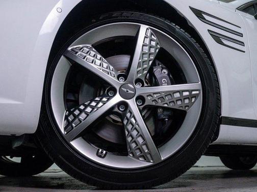 Uyuni White 2024 Genesis G80 3.5T Sport