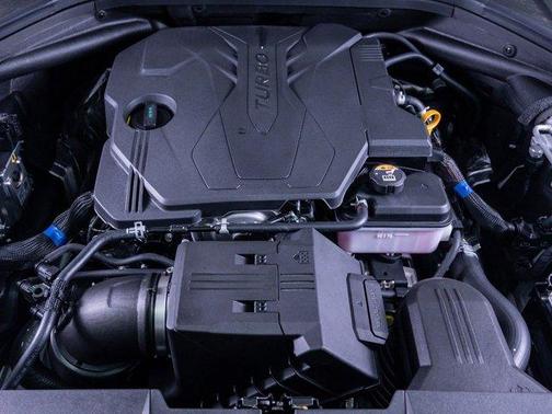 Uyuni White 2026 Genesis GV70 2.5T Sport Prestige