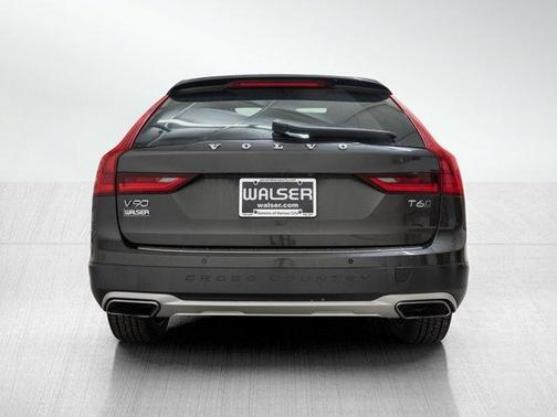 2020 Volvo V90 Cross Country T6