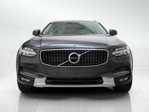 2020 Volvo V90 Cross Country T6
