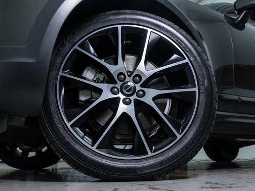 2020 Volvo V90 Cross Country T6