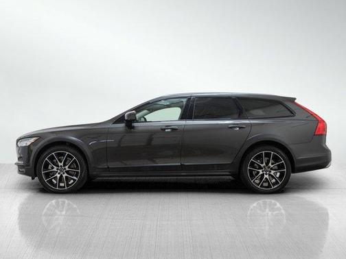 2020 Volvo V90 Cross Country T6