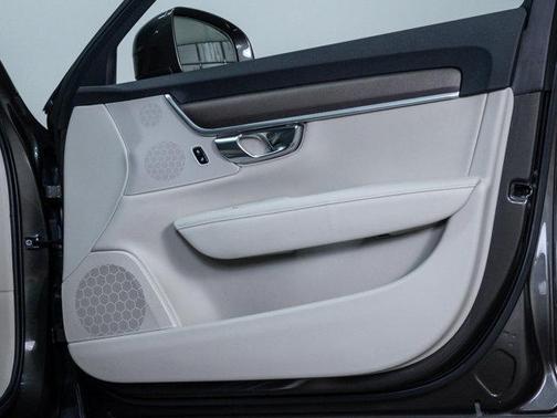 2020 Volvo V90 Cross Country T6