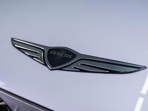 Uyuni White 2023 Genesis G90 3.5T e-SC