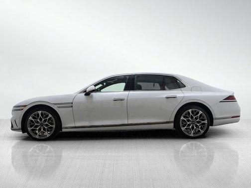 Uyuni White 2023 Genesis G90 3.5T e-SC