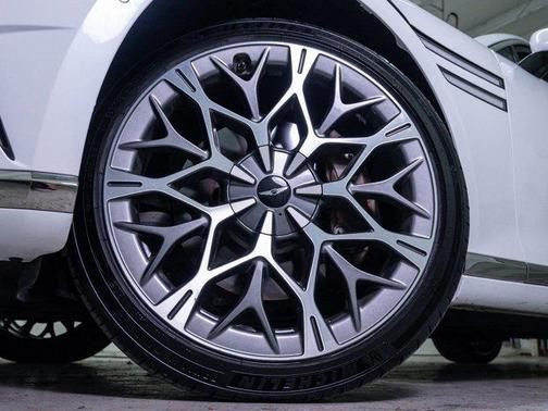 Uyuni White 2023 Genesis G90 3.5T e-SC