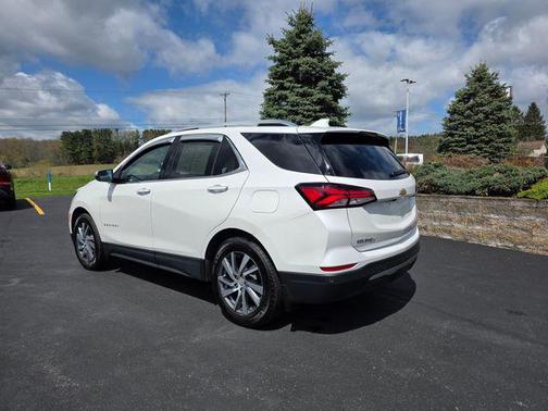 Iridescent Pearl Tricoat 2022 Chevrolet Equinox Premier w/1LZ