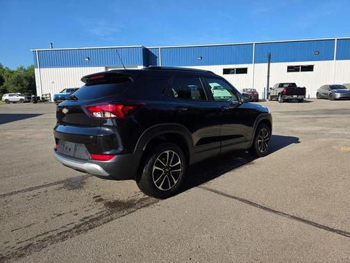 Mosaic Black Metallic 2026 Chevrolet Trailblazer LT