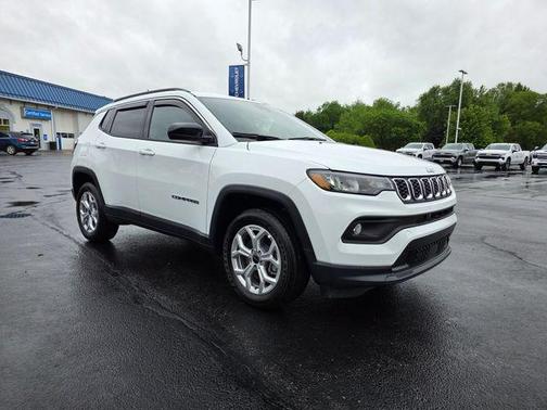 Bright White Clearcoat 2025 Jeep Compass Latitude