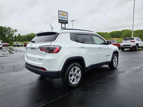 Bright White Clearcoat 2025 Jeep Compass Latitude