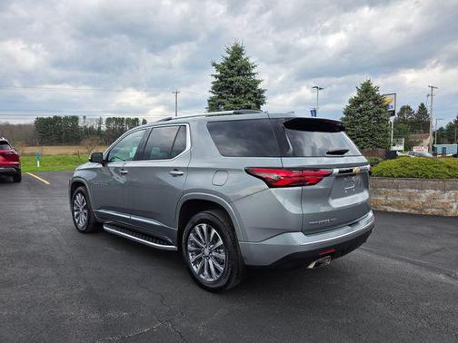 Sterling Gray Metallic 2023 Chevrolet Traverse Premier