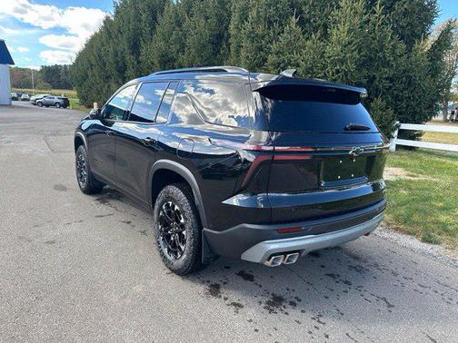 Mosaic Black Metallic 2027 Chevrolet Traverse Z71