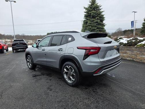 Sterling Gray Metallic 2026 Chevrolet Trax LT