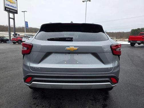 Sterling Gray Metallic 2026 Chevrolet Trax LT