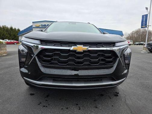 Mosaic Black Metallic 2026 Chevrolet Trax LT