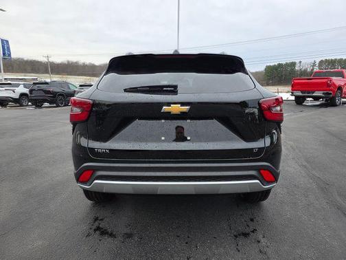Mosaic Black Metallic 2026 Chevrolet Trax LT