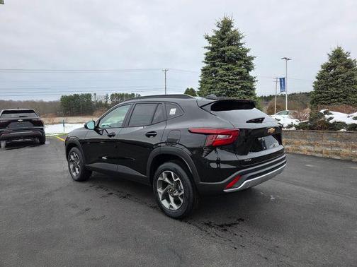 Mosaic Black Metallic 2026 Chevrolet Trax LT
