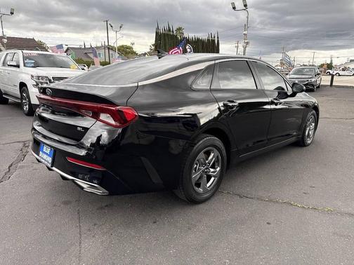 Ebony Black 2021 Kia K5 LXS