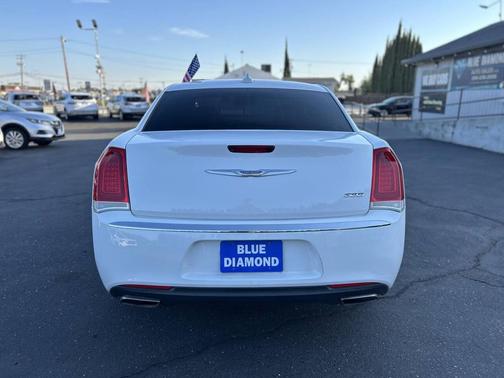 2018 Chrysler 300 Limited