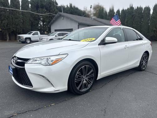 2016 Toyota Camry SE w/Special Edition Pkg