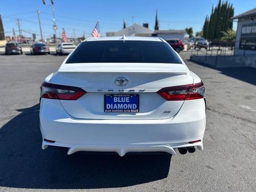 Super White 2021 Toyota Camry SE