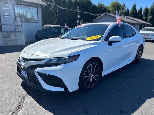 Super White 2021 Toyota Camry SE