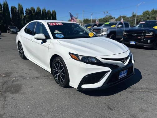 Super White 2021 Toyota Camry SE