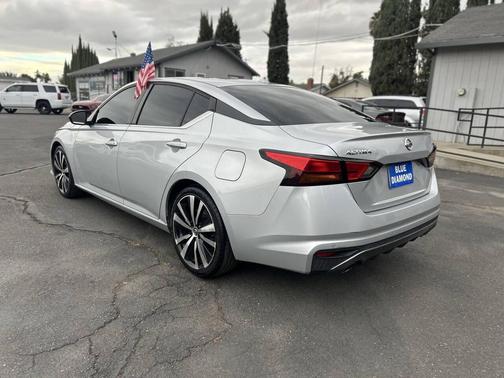 2020 Nissan Altima SR FWD