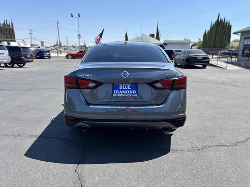 2022 Nissan Altima SR FWD