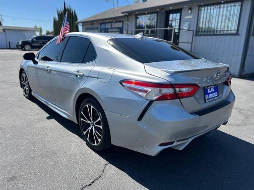 2020 Toyota Camry SE