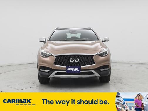 2018 INFINITI QX30 Essential