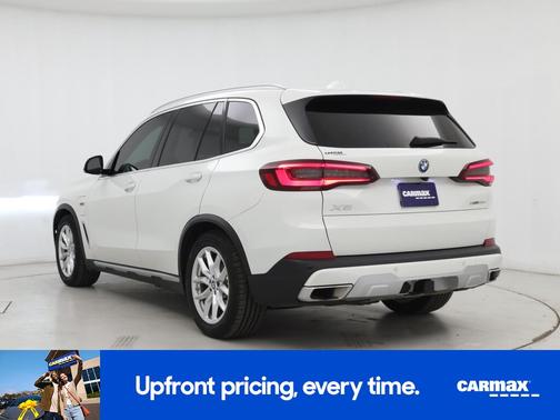 White 2023 BMW X5 PHEV XDrive45e