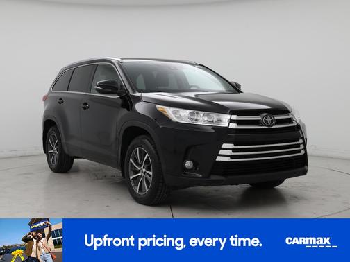 Black 2017 Toyota Highlander XLE