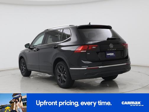 Black 2024 Volkswagen Tiguan SE