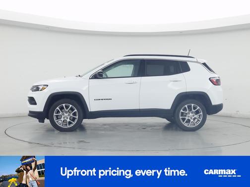 White 2022 Jeep Compass Latitude Lux