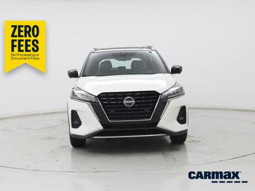 White 2023 Nissan Kicks SR